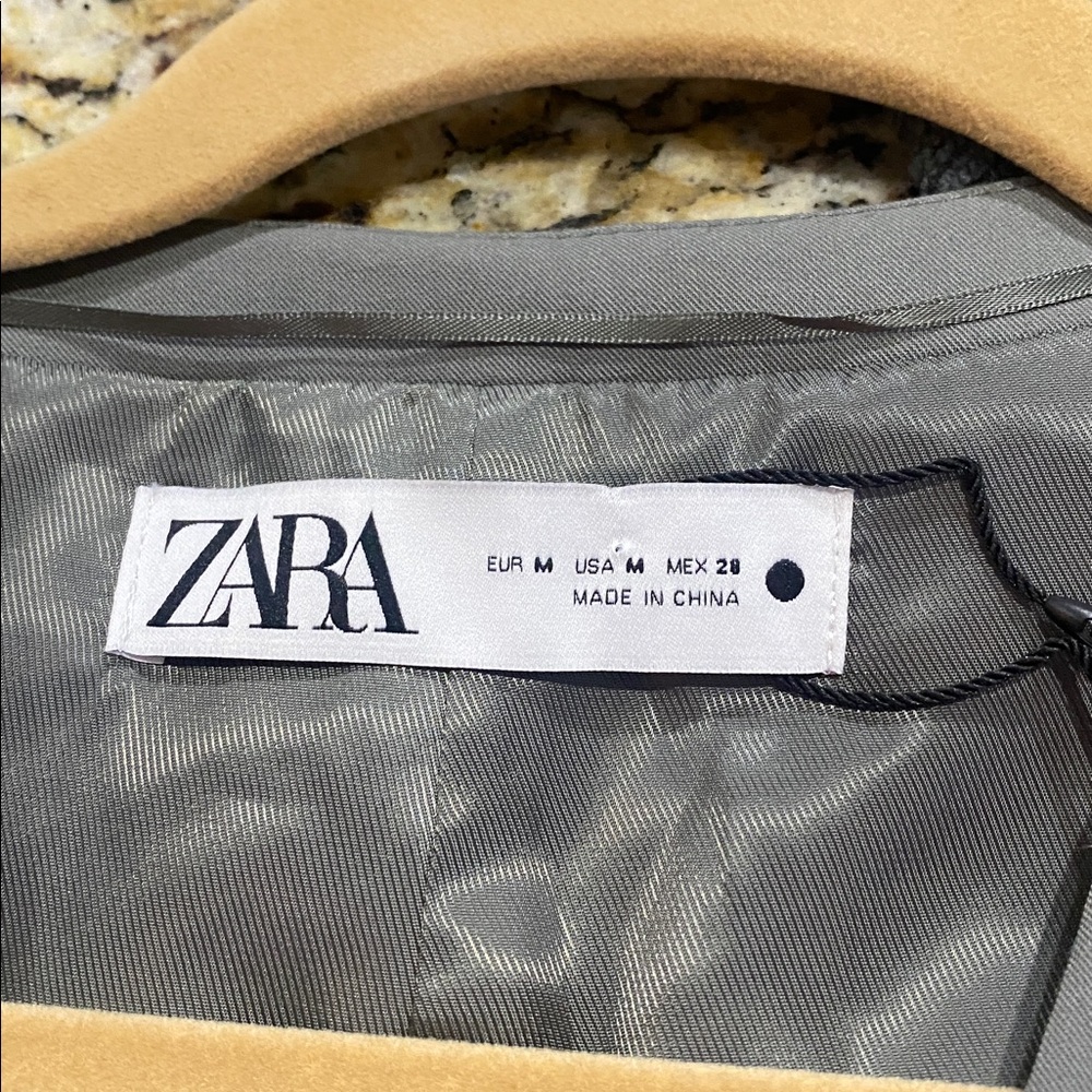Zara Classic Fit Vest ZW

Collection size M - Picture 9 of 14